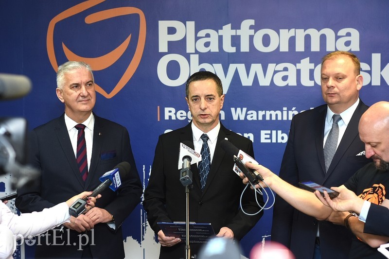 Elbląg, O decyzjach w PO poinformowali dzisiaj dziennikarzy (od lewej): Antoni Czyżyk, Jerzy Wcisła i Michał Missan Elbląg, O decyzjach w PO poinformowali dzisiaj dziennikarzy (od lewej): Antoni Czyżyk, Jerzy Wcisła i Michał Missan
