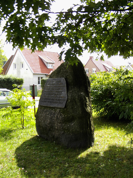 Elbląg, Obelisk na osiedlu Marynarzy poświęcony Morskiej Grupie Operacyjnej Elbląg, Obelisk na osiedlu Marynarzy poświęcony Morskiej Grupie Operacyjnej