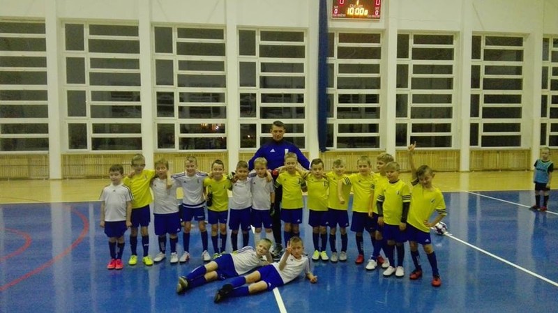 Elbląg, Zawodnicy obu drużyn żaków Olimpii z trenerem Elbląg, Zawodnicy obu drużyn żaków Olimpii z trenerem