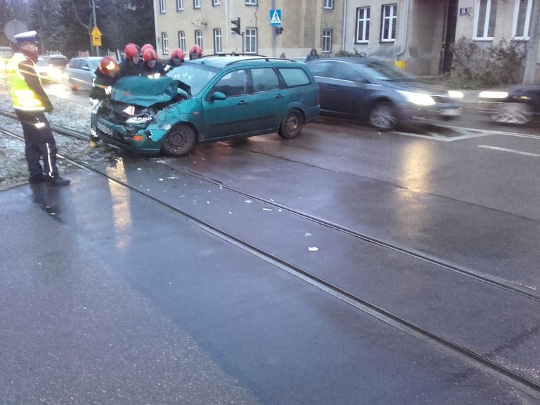 Elbląg, Na drogach jest ślisko, dochodzi do kolizji