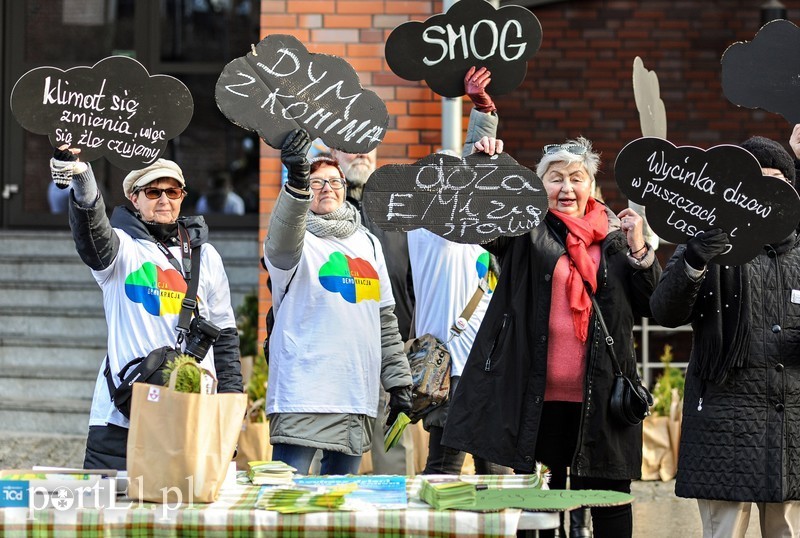Elbląg, Happening zorganizowano pod Ratuszem Staromiejskim Elbląg, Happening zorganizowano pod Ratuszem Staromiejskim