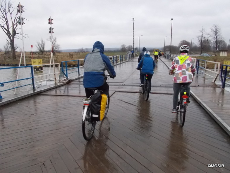 Elbląg, Rowerzyści na ,,zygzaku’’ w Nowakowie Elbląg, Rowerzyści na ,,zygzaku’’ w Nowakowie