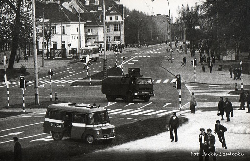 Elbląg, Zdjęcie z czasów stanu wojennego, ul. 12 Lutego i Hetmańska Elbląg, Zdjęcie z czasów stanu wojennego, ul. 12 Lutego i Hetmańska