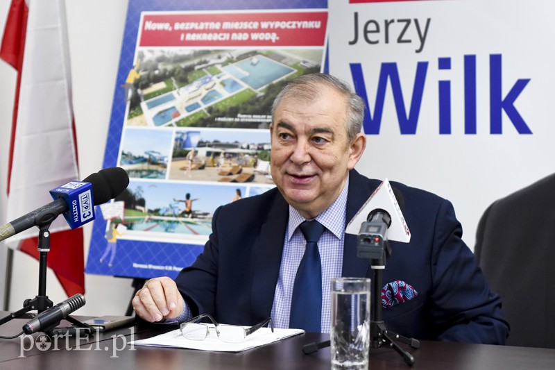 Elbląg, Poseł Jerzy Wilk podczas dzisiejszej konferencji prasowej mówił o m.in. przekopie mierzei