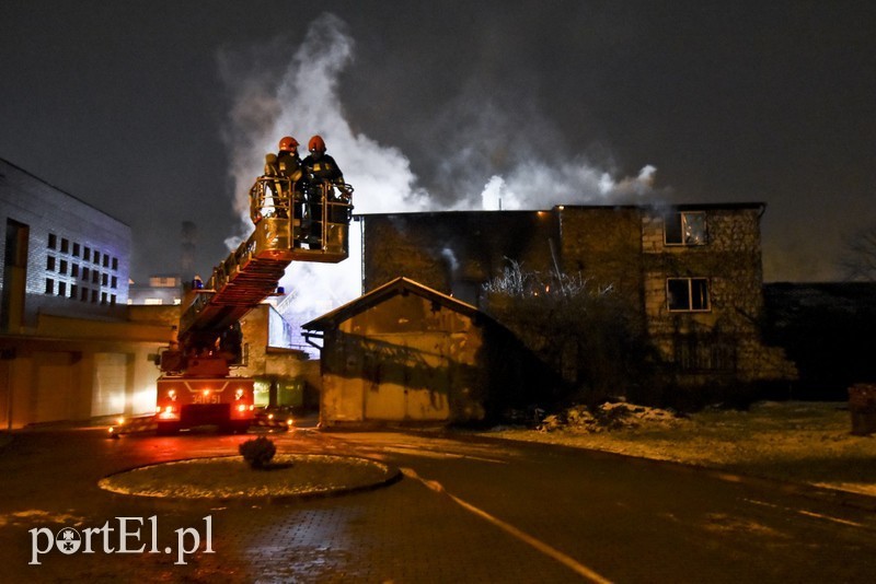 Elbląg, Pożar w budynku przy Bożego Ciała wybuchł tuż przed świętami Bożego Narodzenia. Cudzoziemcy stracili wszystko Elbląg, Pożar w budynku przy Bożego Ciała wybuchł tuż przed świętami Bożego Narodzenia. Cudzoziemcy stracili wszystko