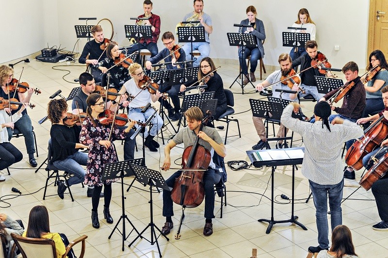 Elbląg, Otwarta próba smyczkami kreślona