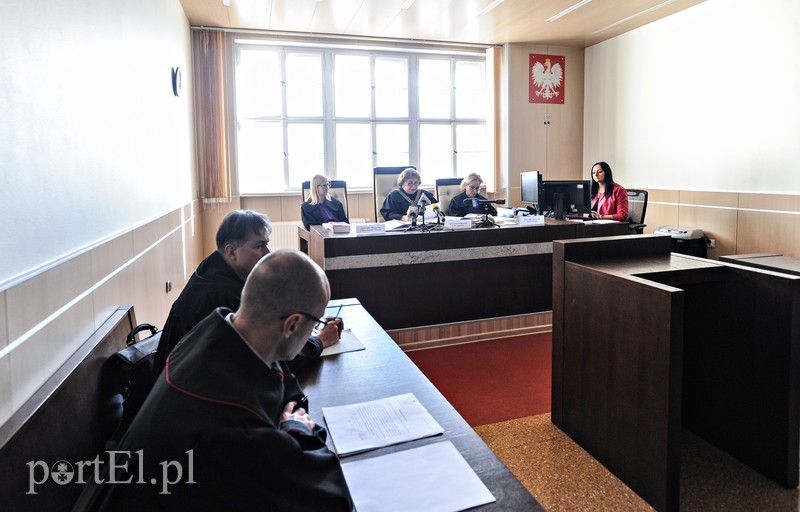 Elbląg, Sąd Okręgowy w Elblągu podtrzymał wyrok bezwględnego więzienia dla Stefana D. Mężczyzny nie było dziś na sali rozpraw Elbląg, Sąd Okręgowy w Elblągu podtrzymał wyrok bezwględnego więzienia dla Stefana D. Mężczyzny nie było dziś na sali rozpraw
