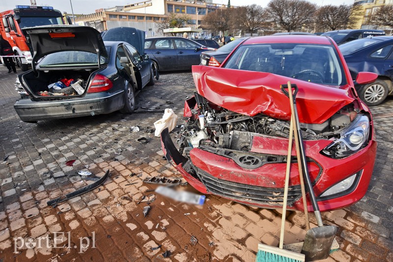 Elbląg, Karambol na parkingu przy ul. Teatralnej