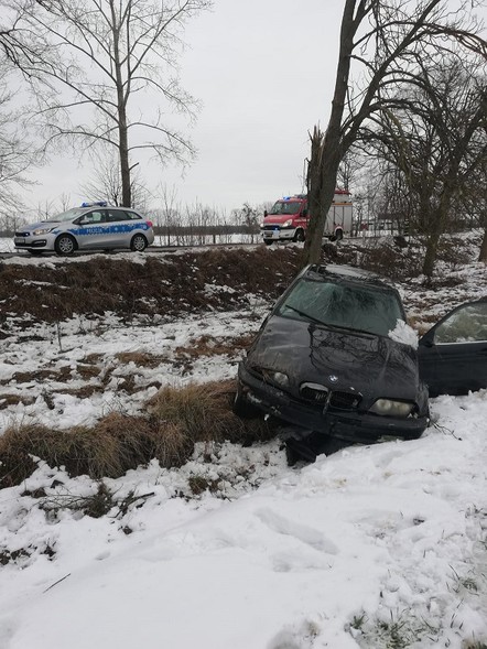 Elbląg, Młody kierowca stracił panowanie nad autem Elbląg, Młody kierowca stracił panowanie nad autem