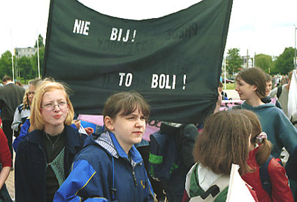 Elbląg, Uczniowie gimnazjów wzięli udział w marszu przeciwko przemocy