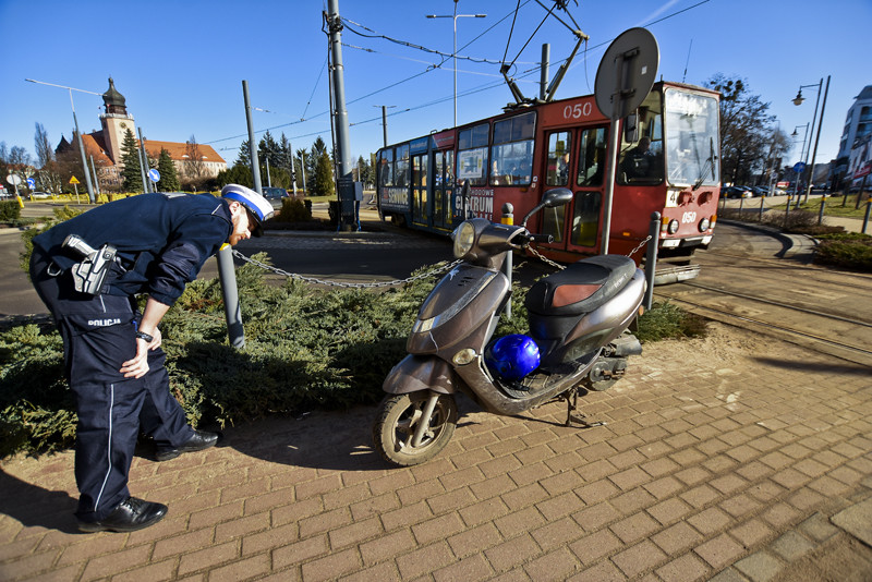 Elbląg, Kolizja skutera z tramwajem Elbląg, Kolizja skutera z tramwajem
