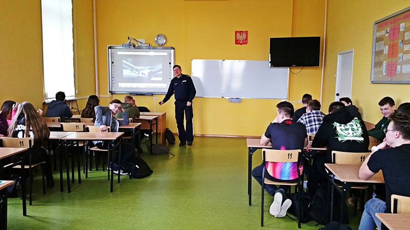 Elbląg, Policjanci radzą, jak walczyć z cyberprzemocą Elbląg, Policjanci radzą, jak walczyć z cyberprzemocą