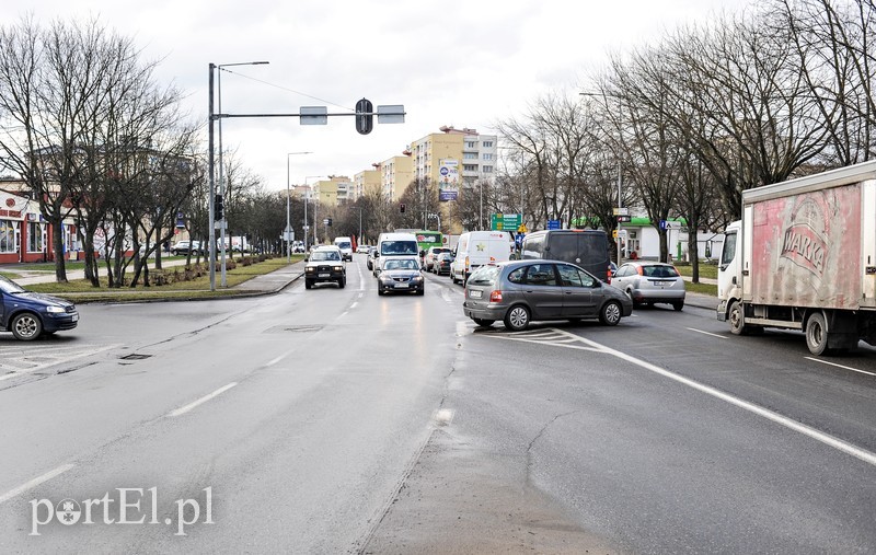 Elbląg, Al. Tysiąclecia czeka na nową nawierzchnię