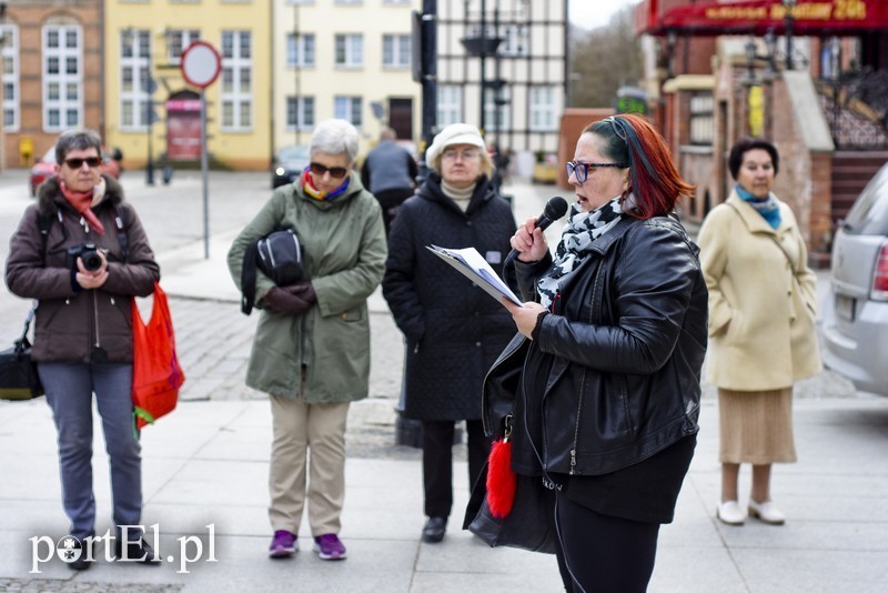 Elbląg, „Hańba biskupia” przed katedrą