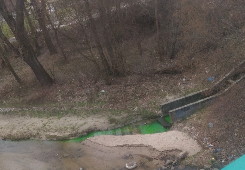 Elbląg, Skąd zielona woda w Kumieli