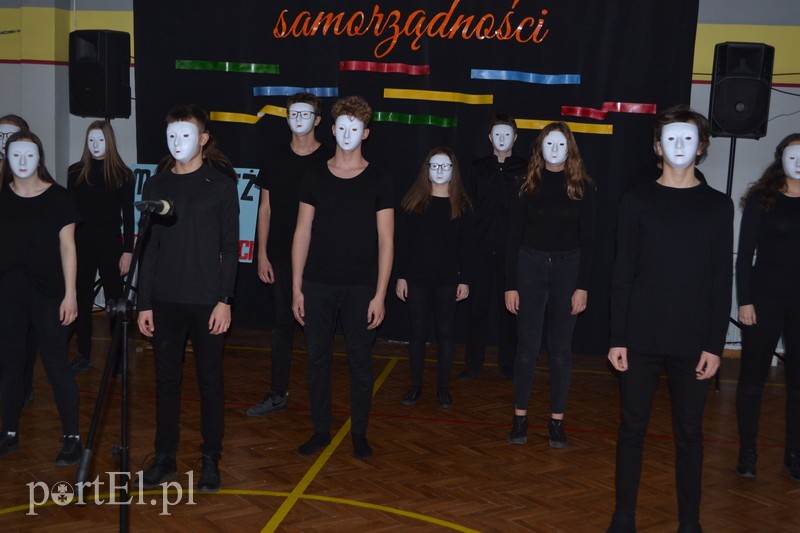 Elbląg, Uczniowie SP 25 wystawili etiudę przeciwko mowie nienawiści Elbląg, Uczniowie SP 25 wystawili etiudę przeciwko mowie nienawiści
