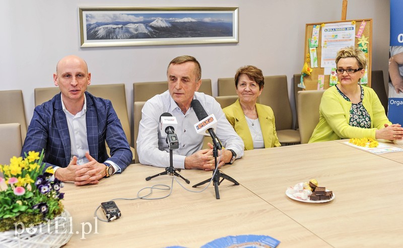 Elbląg, Na kwietniowe wydarzenia, które niosą nadzieję zapraszają organizatorzy: dr Wiesława Pokropska, Anna Podhorodecka z hospicjum oraz Tadeusz Sznaza z ElAktywnych i Marek Kucharczyk z MOSiR Elbląg, Na kwietniowe wydarzenia, które niosą nadzieję zapraszają organizatorzy: dr Wiesława Pokropska, Anna Podhorodecka z hospicjum oraz Tadeusz Sznaza z ElAktywnych i Marek Kucharczyk z MOSiR