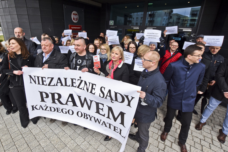 Elbląg, Odwiesili togi, by zaprotestować Elbląg, Odwiesili togi, by zaprotestować