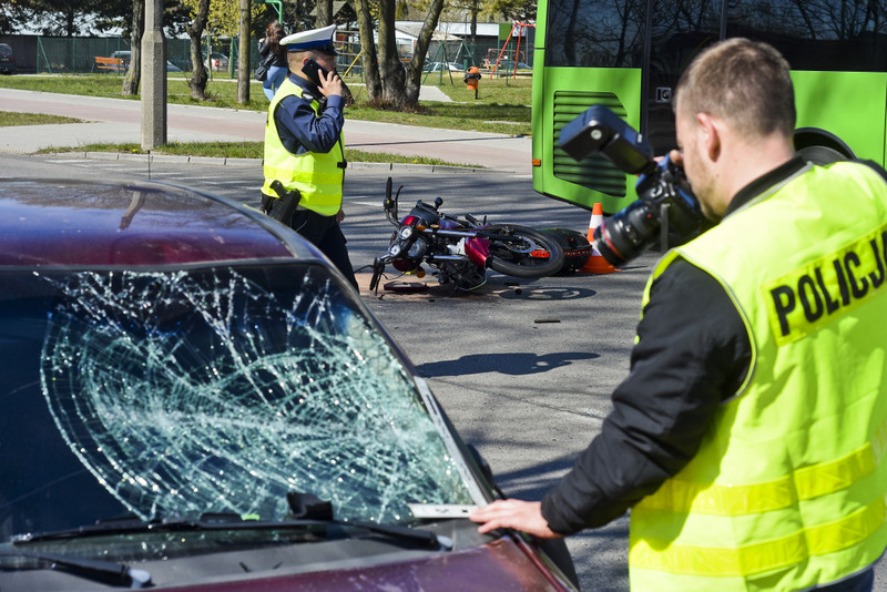 Elbląg, Opel uderzył w motocyklistę Elbląg, Opel uderzył w motocyklistę