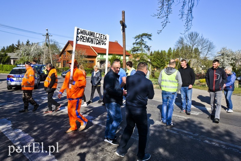 Elbląg, Mieszkańcy Młynar zablokowali skrzyzowanie Elbląg, Mieszkańcy Młynar zablokowali skrzyzowanie