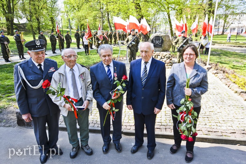 Elbląg, Pod obeliskiem w Parku Traugutta odbyły się uroczystości Elbląg, Pod obeliskiem w Parku Traugutta odbyły się uroczystości