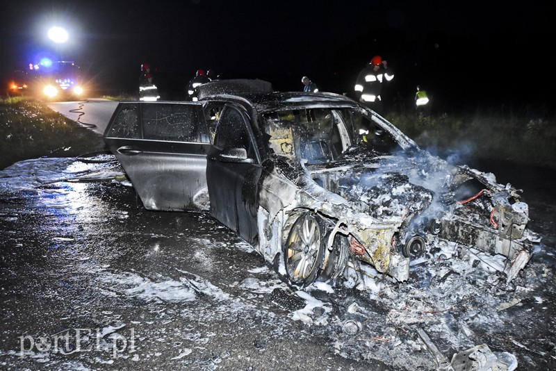 Elbląg, BMW spłonęło na drodze do Nowiny