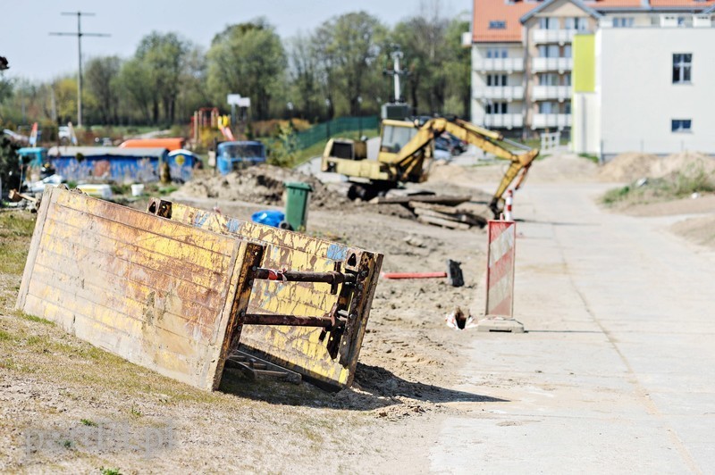 Elbląg, Kopią na Bielanach, a mieszkańca krew zalewa