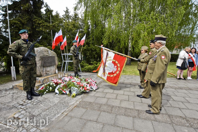 Elbląg, Dziś przed obeliskiem przypominającym o więźniach hitlerowskiego obozu złożono kwiaty
