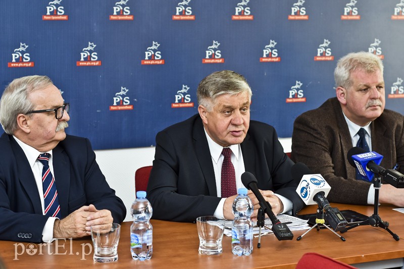 Elbląg, Na zdj. od lewej: poseł PiS Leonard Krasulski oraz kandydaci do europarlamentu Krzysztof Jurgiel i Grzegorz Kierozalski