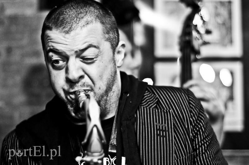 Elbląg, Saksofonista Darek Herbasz był już gościem jazzowych wieczorów w Krypcie
