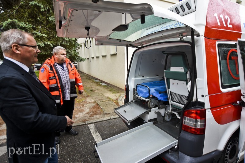 Elbląg, Karetkę oficjalnie przekazano we wtorek (28 maja) przed południem