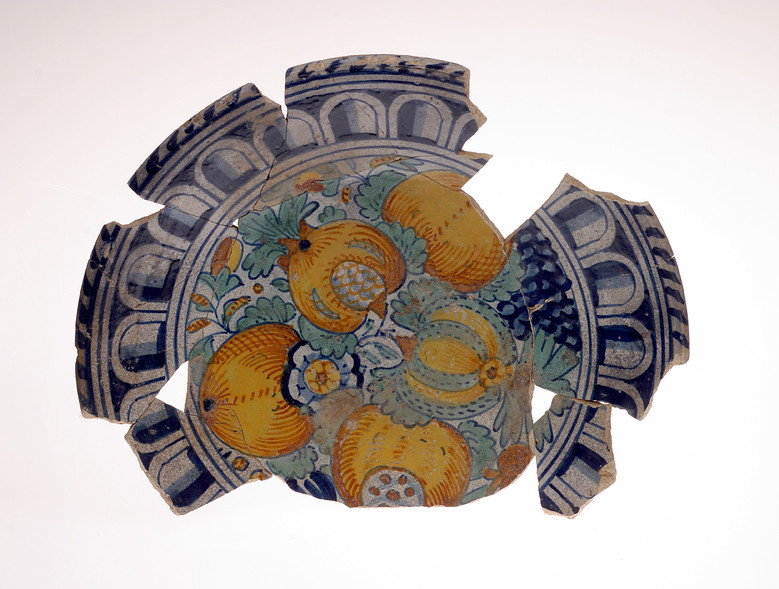 Elbląg, Talerz z owocami granatu  (Historia jednego przedmiotu cz. 177)