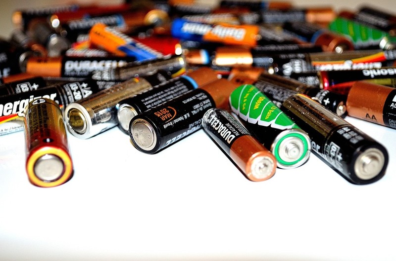 Elbląg, Baterii, żarówek i innych elektrośmieci nie można wrzucać do odpadów komunalnych Elbląg, Baterii, żarówek i innych elektrośmieci nie można wrzucać do odpadów komunalnych