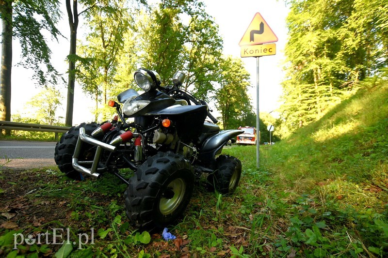 Elbląg, Wypadek quada na drodze do Kadyn, kierowca był nietrzeźwy Elbląg, Wypadek quada na drodze do Kadyn, kierowca był nietrzeźwy