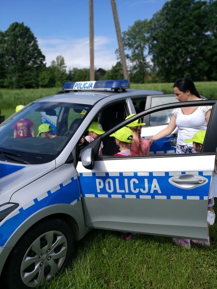 Elbląg, Policjanci bawią się z maluchami