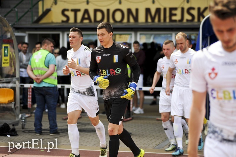 Elbląg, Sebastian madejski (w ciemnym stroju) przedłużył umowę z Olimpią Elbląg, Sebastian madejski (w ciemnym stroju) przedłużył umowę z Olimpią