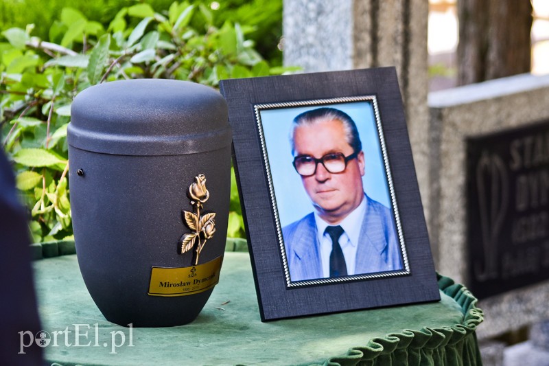 Elbląg, Urna z prochami Mirosława Dymczaka została złożona do grobu na cmentarzu Agrykola Elbląg, Urna z prochami Mirosława Dymczaka została złożona do grobu na cmentarzu Agrykola