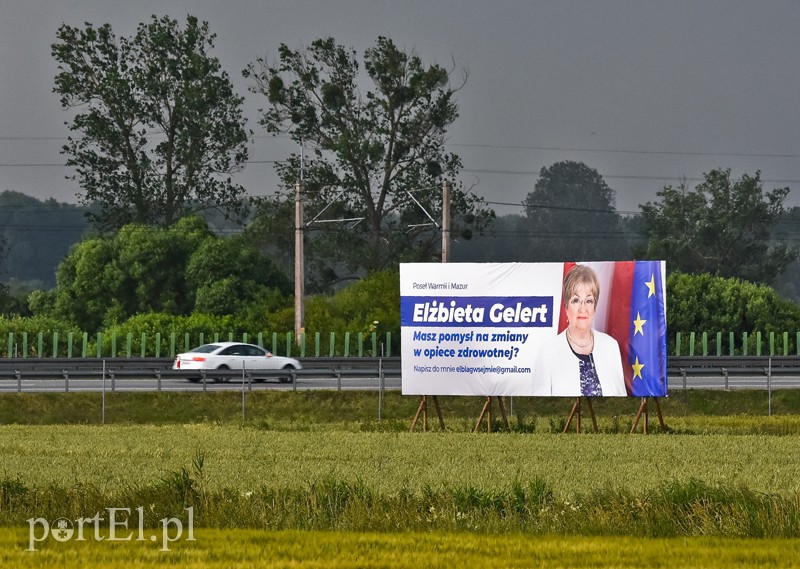 Elbląg, Billboard z posłanka przy trasie S7