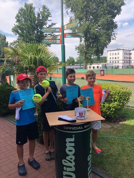 Elbląg, Piotr Kowalik na najwyższym stopniu podium  (tenis ziemny)