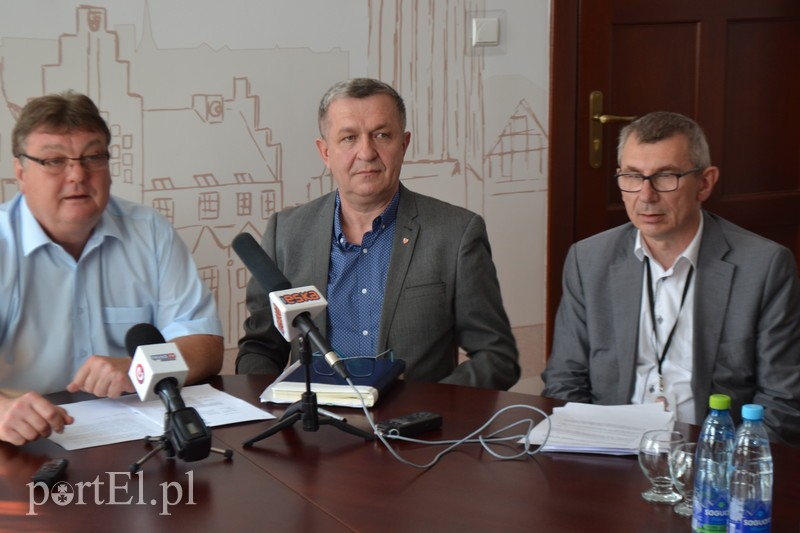 Elbląg, Prezydent Elblaga Witold Wróblewski (z lewej) chce zmian w EPT