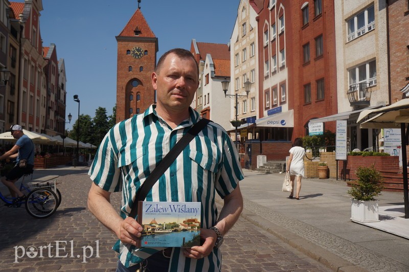 Elbląg, Wojciech Kujawski ze swoim albumem Elbląg, Wojciech Kujawski ze swoim albumem