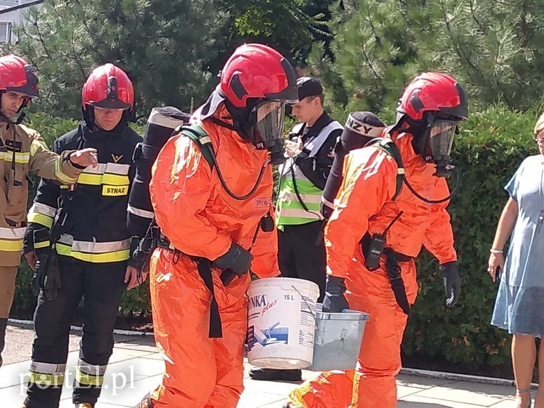 Elbląg, Na miejsce zostali wezwani strażacy z grupy ratownictwa chemiczno-ekologicznego