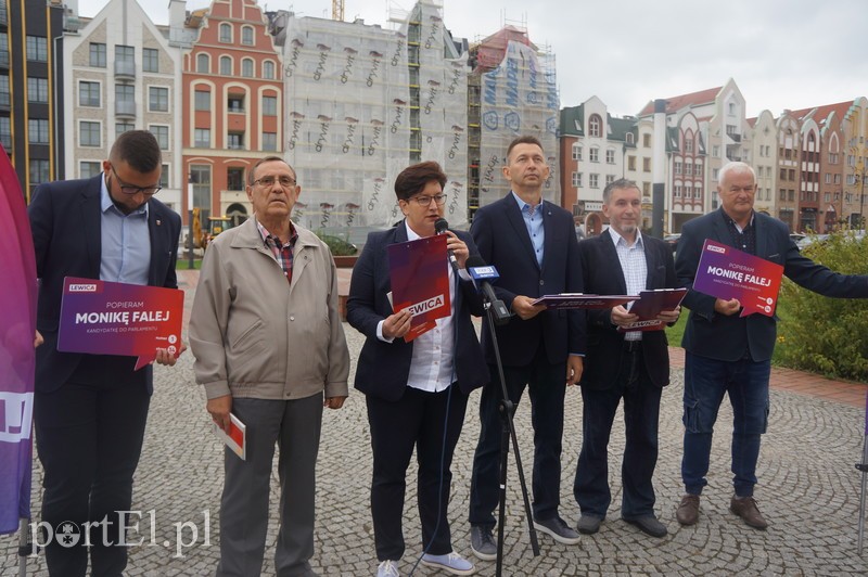 Elbląg, Kandydaci Lewicy spotkali się z dziennikarzami na starówce Elbląg, Kandydaci Lewicy spotkali się z dziennikarzami na starówce