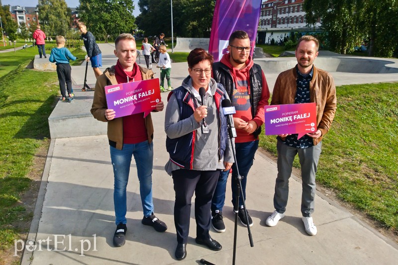 Elbląg, Monika falej (przy mikrofonie) mówiła o Młodziezowych radach Miast i Gmin Elbląg, Monika falej (przy mikrofonie) mówiła o Młodziezowych radach Miast i Gmin