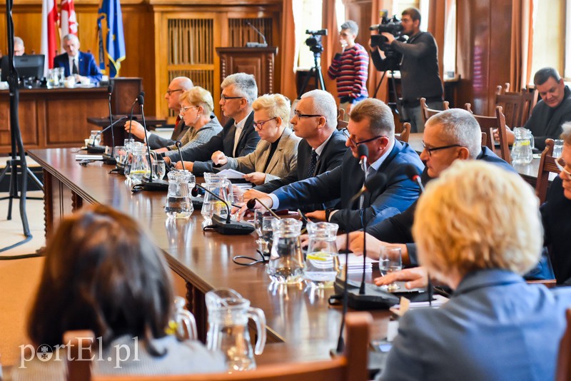 Elbląg, Stanowiska RM do premiera zostały przegłosowane głosami radnych KO i KWW Witolda Wróblewskiego