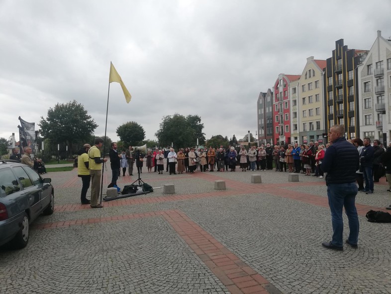 Elbląg, Modlitwy przed katedrą Elbląg, Modlitwy przed katedrą