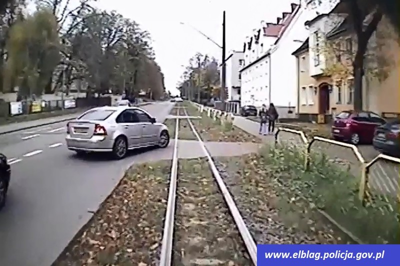 Elbląg, Zderzył się z tramwajem i odjechał Elbląg, Zderzył się z tramwajem i odjechał