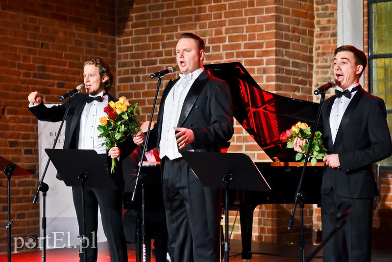 Elbląg, Koncert donacyjny uświetnili trzej tenorzy