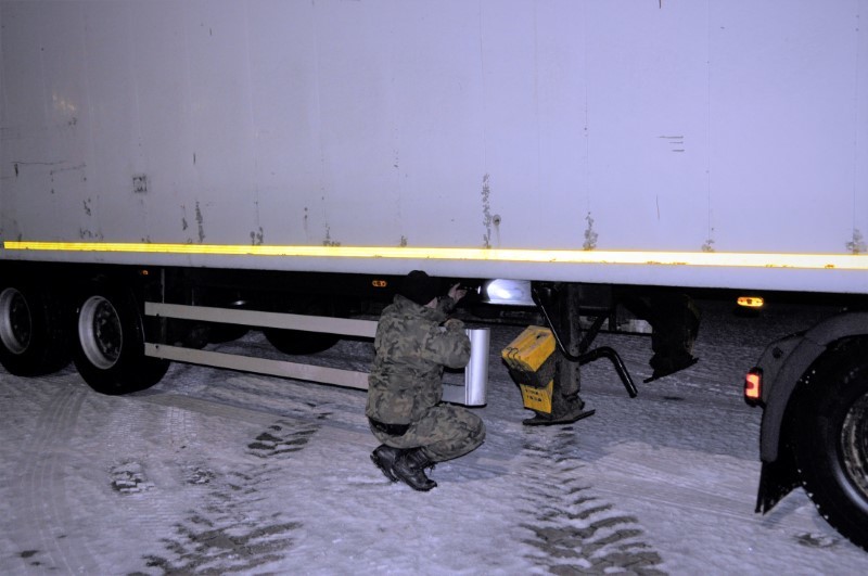 Elbląg, Zatrzymana naczepa na przejściu w Grzechotkach