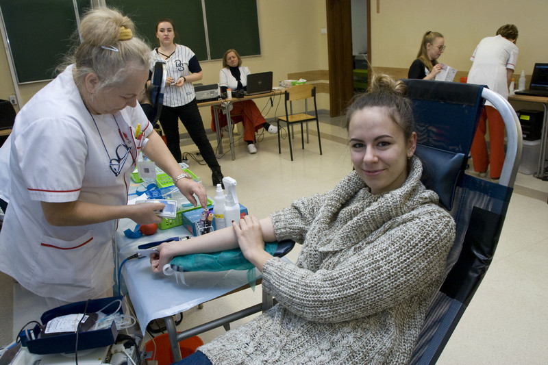 Elbląg, Studenci oddają krew